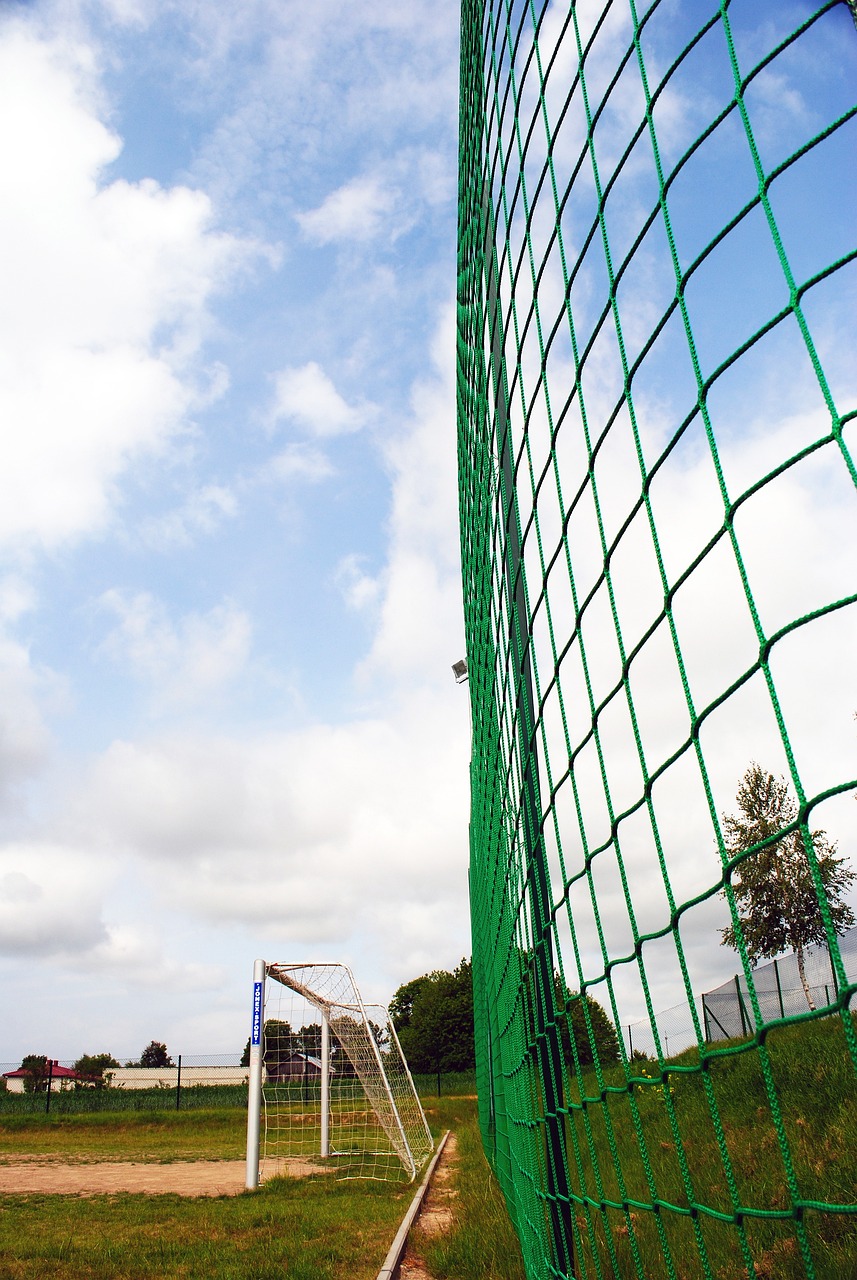 勇士狂胜马刺42分！波杰姆斯基27分闪耀，库里13+6轻松带队.